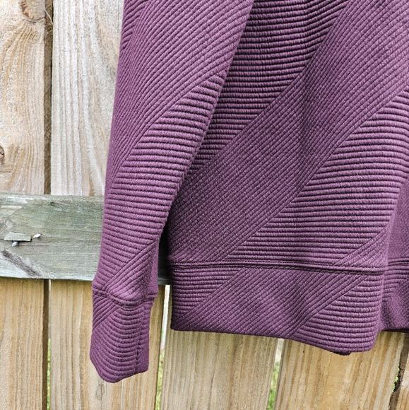 Express Textured Top - Picture 7 of 8